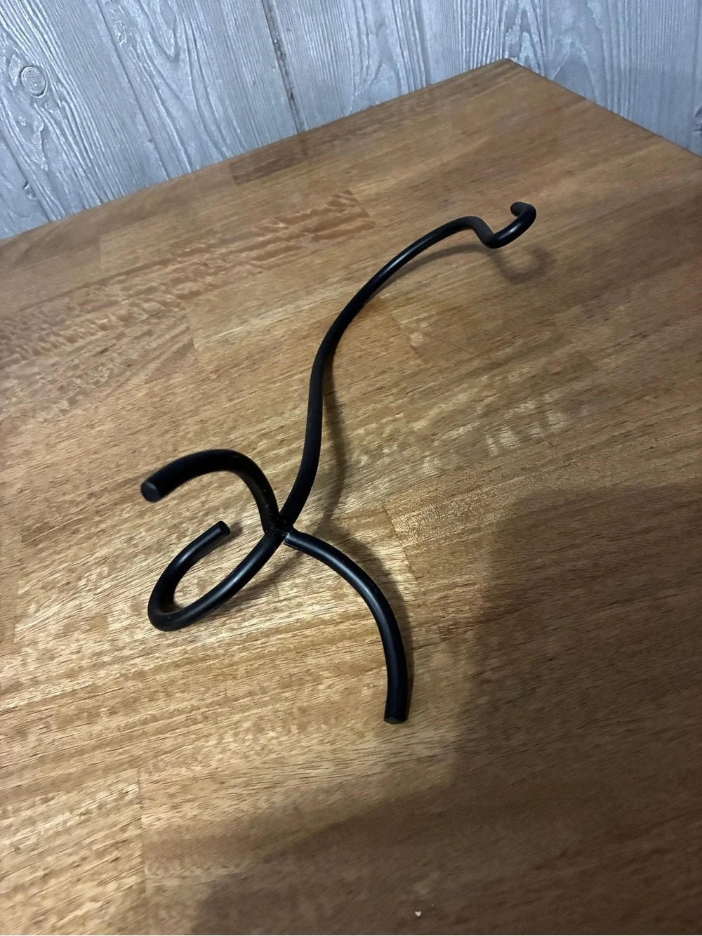 Black Metal S-Hook Wall Decor Display Stand